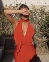 Zara czerwona sukienka z otwartymi plecami i halter dekoltem – Przód