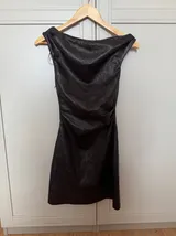 Bershka brązowa ala skórzana sukienka mini – Przód