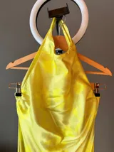 Asos maxi limonkowa sukienka dekolt na plecach – Detal
