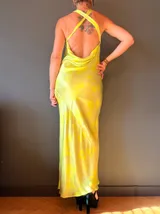 Asos maxi limonkowa sukienka dekolt na plecach – Tył