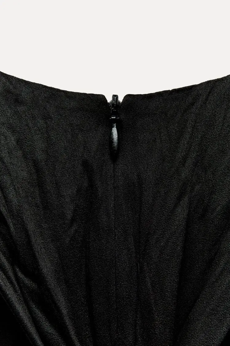 Zara czarna satynowa sukienka z wiązaniem na plecach – Detal