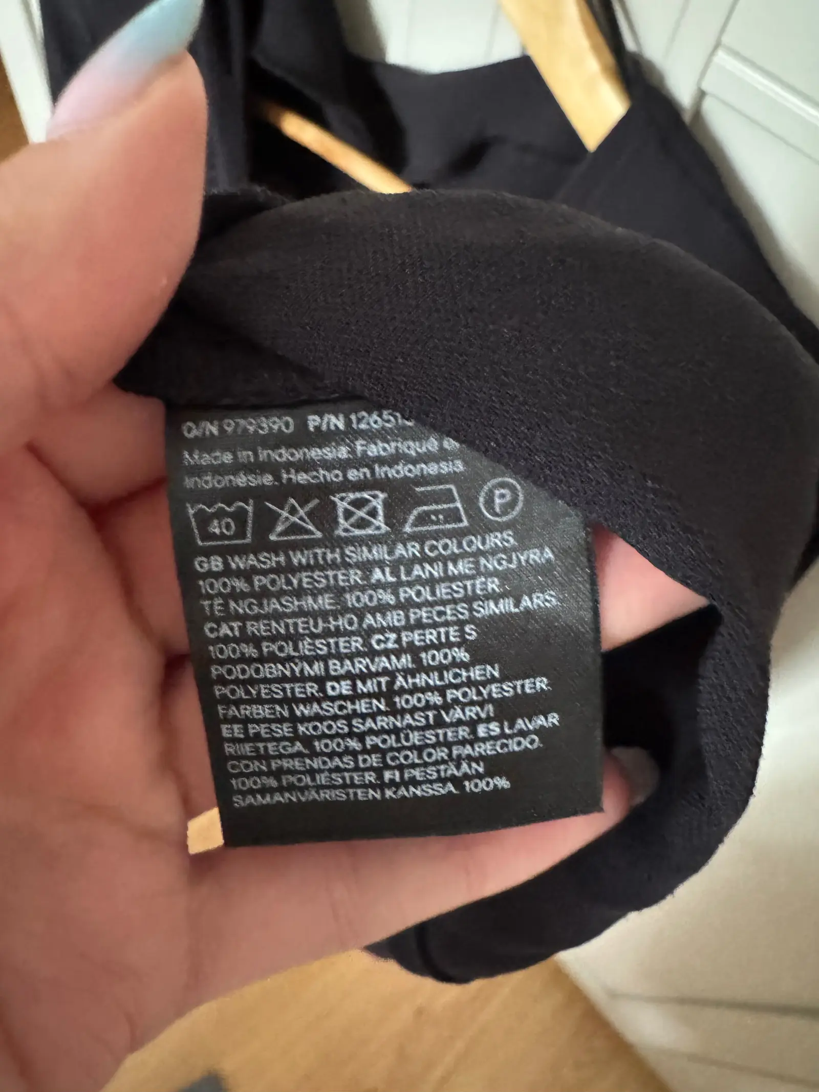 H&M sukienka mini z odkrytymi plecami i kokardką – Na sobie