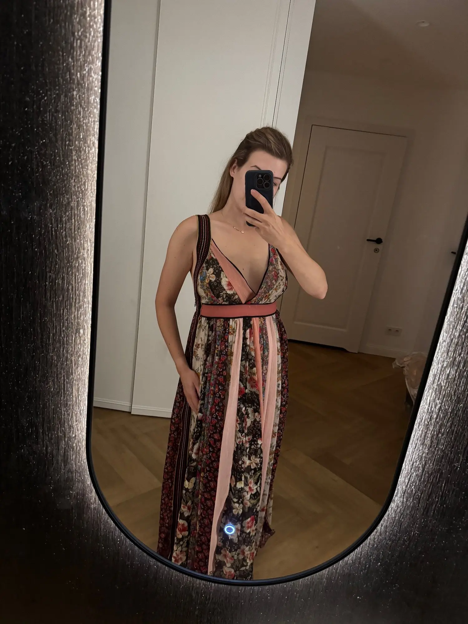 Sukienka maxi w kwiatowy print – Na sobie