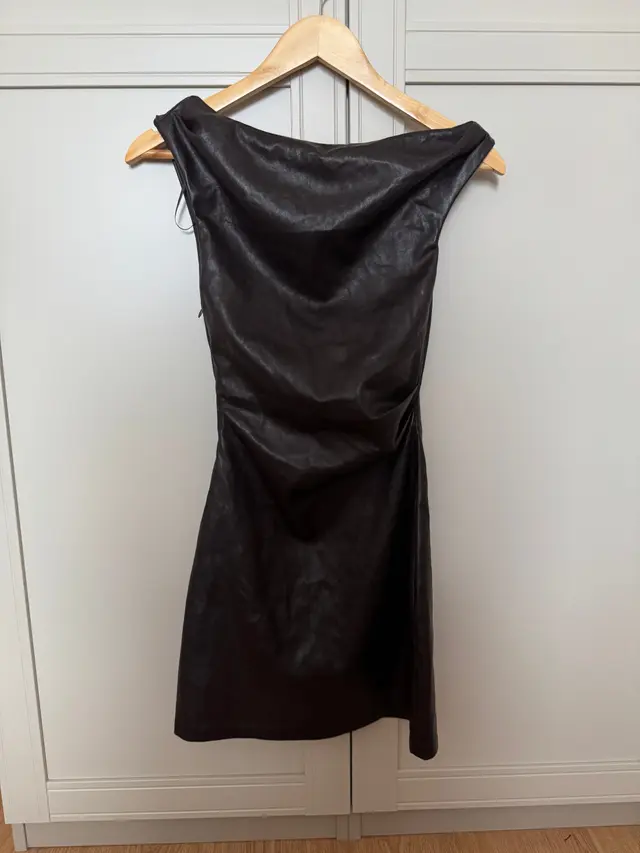 Bershka brązowa ala skórzana sukienka mini